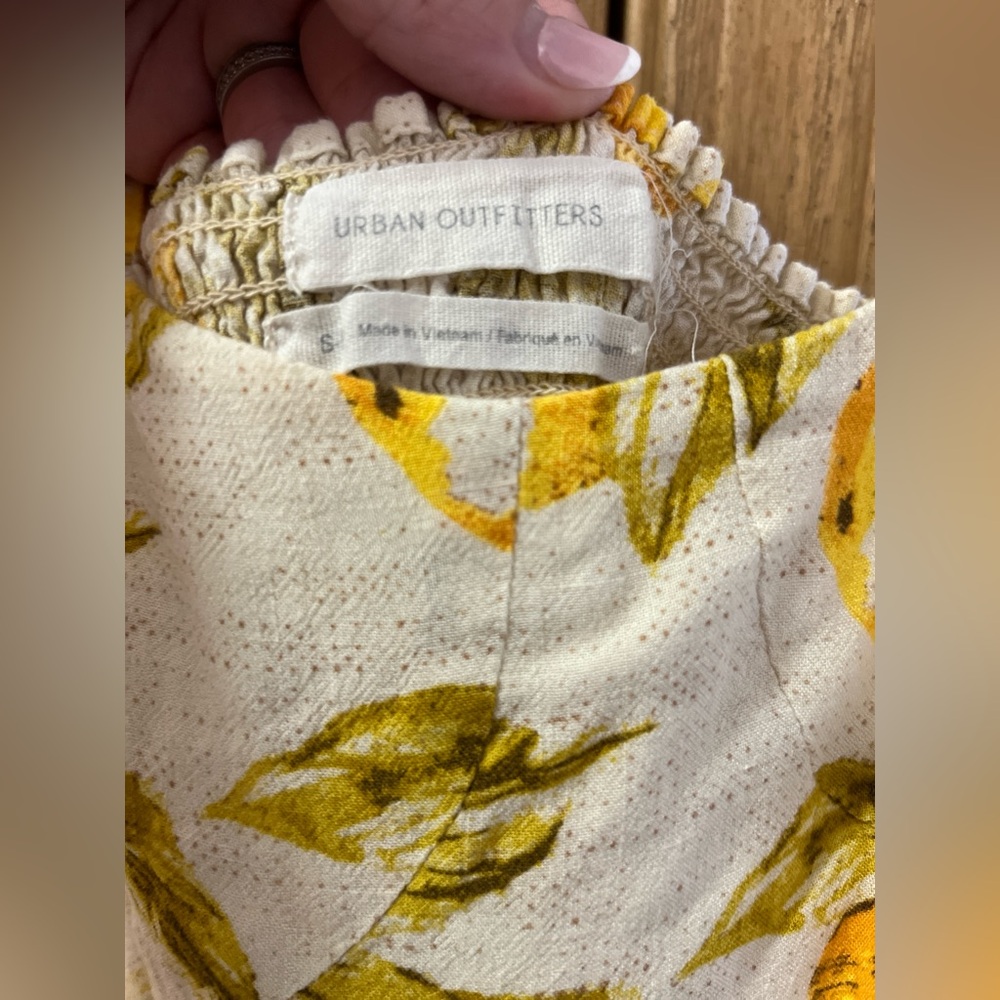 Urban Outfitters Short Linen sundress Size Small With Lemon print - Picture 11 of 11